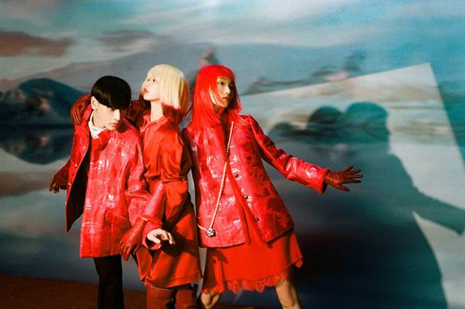 SHIATZY CHEN 夏姿陈新年时尚大片，分为三章节阐述返乡过程。（SHIATZY CHEN 夏姿陈提供）