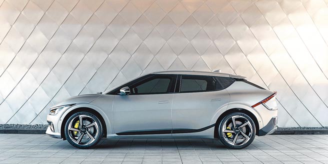 Kia EV6 GT侧面有道向后扬起的线条，格外动感。（Kia提供）