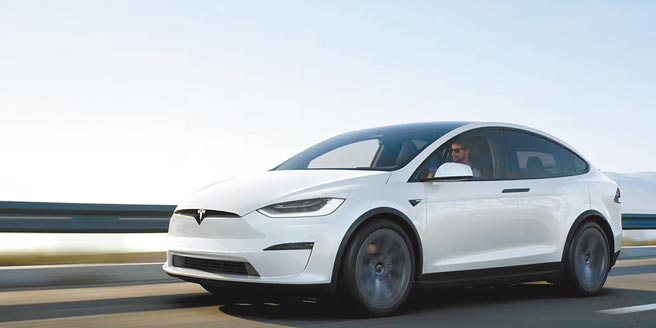 TESLA Model X Plaid续航里程可达536km，0-100km/h加速仅2.6秒。（摘自TESLA官网）