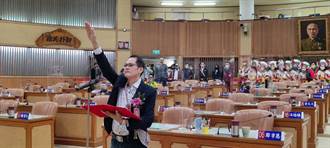 新北平地原住民議員蘇錦雄遞補宣誓 承諾為原民謀福利