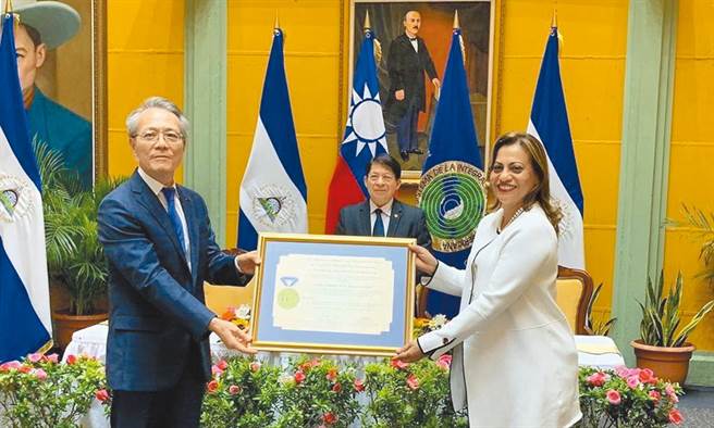 前大使吳進木獲尼加拉瓜國籍，至今未返台，醫師大嘆生病就會後悔不在台灣。（圖／摘自外交部官網）