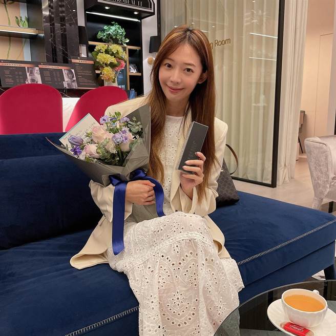 名模王心恬在Mikobeaute SPA打卡留影。（撷自脸书）