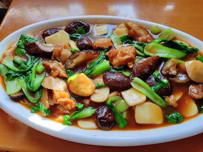 消费者可依照个人喜好，加入自己爱吃的食材，变身为一道特色料理。（图／毕依帆提供）