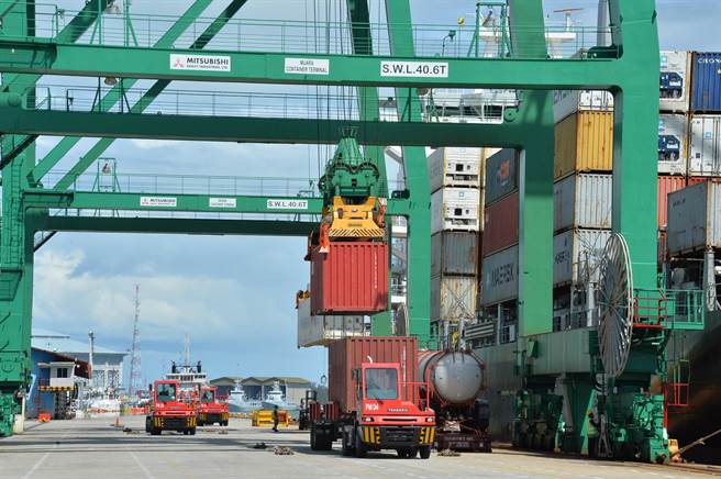 大陆央媒《科技日报》4日报导，随着1日《区域全面经济伙伴关系协定》(RCEP)正式生效，大陆各地第一时间紧抓机遇，全面推进与RCEP国家经贸合作。（新华社）