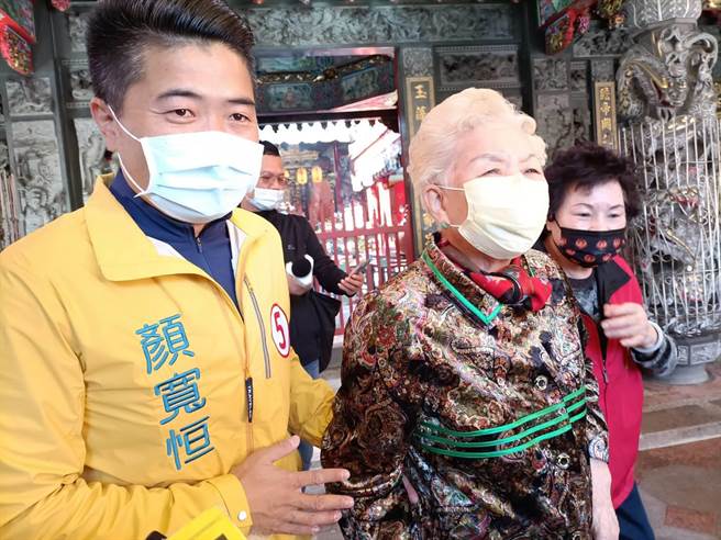 柯媽媽今天與顏寬恒同框，批評林靜儀每天都在罵他兒子。（陳淑娥攝）