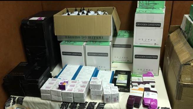 警方兵分16路逮捕朱男等5人，扣案证物经产品代理商鑑验均偽变造医美器材，估算侵权市值逾亿元。（民眾提供／卢金足台中传真）