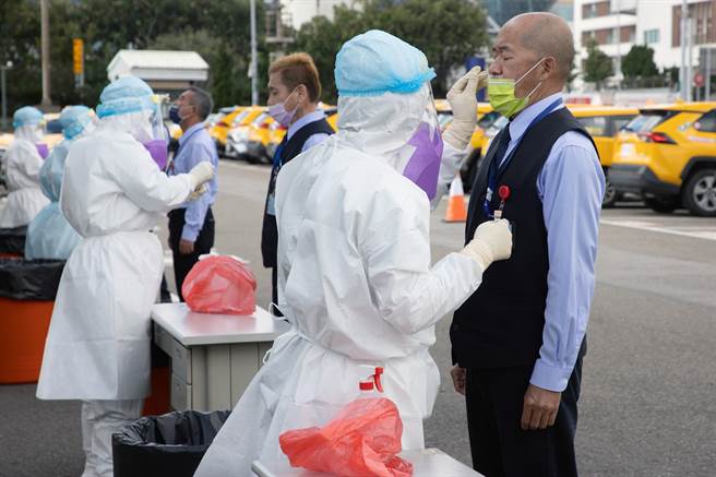 桃机女清洁员染疫，感染源待厘清，医师示警「这些人若有症状快採检」。（陈麒全摄）