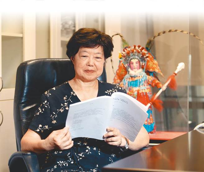 国光剧团艺术总监王安祈近期在脸书上宣告她要离开国光剧团，引发戏曲圈一阵譁然，对于外界的雾里看花与诸多揣测，王安祈首度发声回应。（陈怡诚摄，本报资料照片）