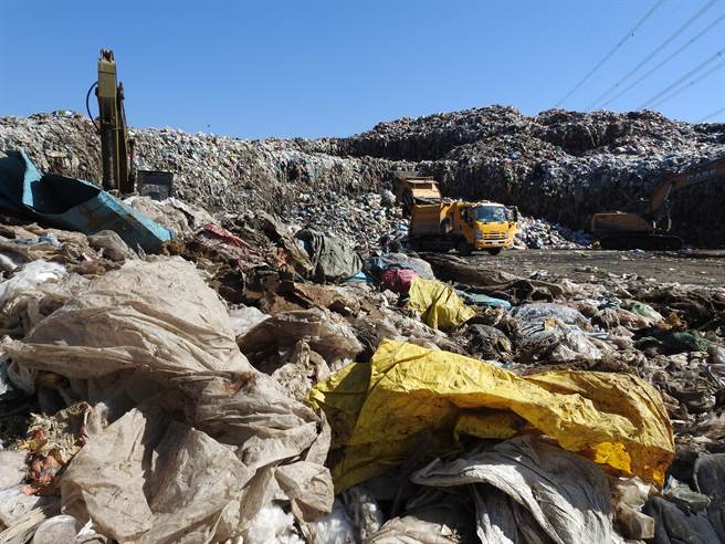 南投縣政府環保局表示，目前已經與其他縣市簽約，將處裡量提高加速去化，力拚2024年前轉型，建置綠能永續中心，未來每日可處理350噸垃圾。(吳建輝攝)