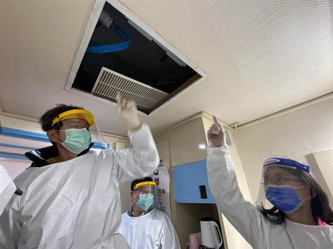台南市衛生局今天稽查4家防疫旅館，針對空調、通風系統做全面檢視。(曹婷婷攝)