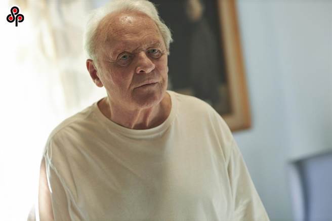 好莱坞男星安东尼霍普金斯在电影《父亲》中饰演年迈的阿兹海默症患者。(本报资料照)