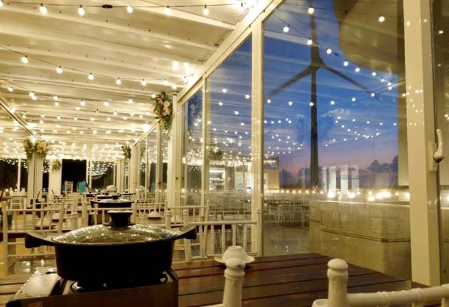 向海那漾露营唯美的海景玻璃屋。（业者提供／陈淑娥台中传真）