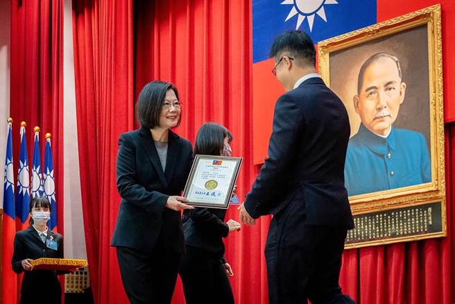 蔡英文总统今（4）日上午出席「法务部调查局调查班第58期结业典礼」（总统府提供）
