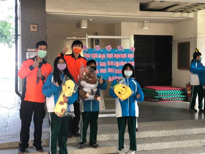 台南市政府消防局第四大队安定分队4日上午到安定国中，对师生进行防火、防灾宣导。（安定消防分队提供／张毓翎台南传真）