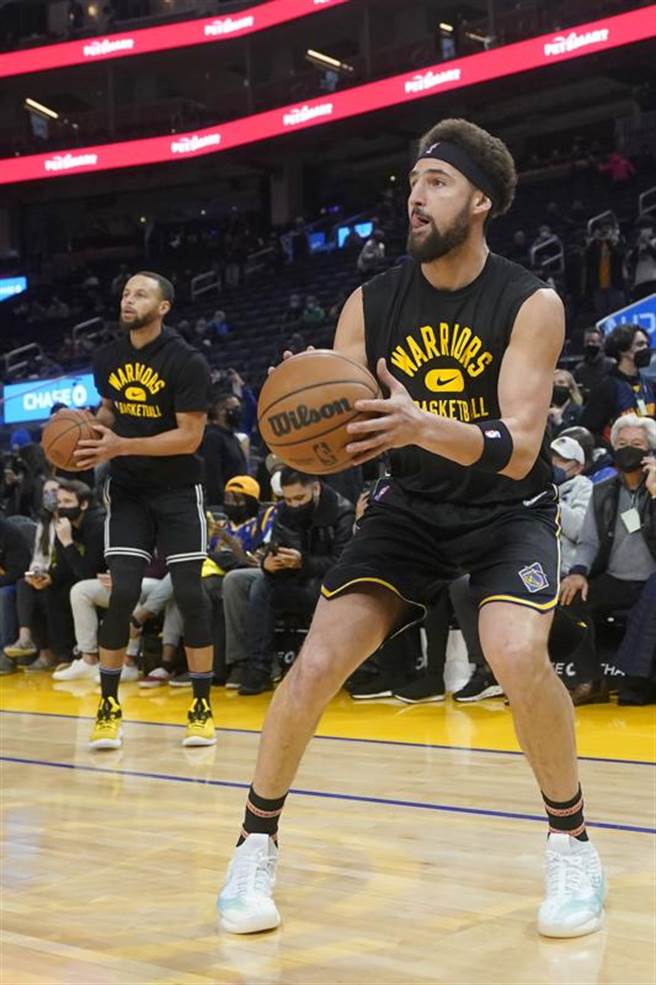 克雷汤普生復出在即，勇士10日主场迎战骑士票价已经飙过上万美元，台币高达28万以上。(美联社)