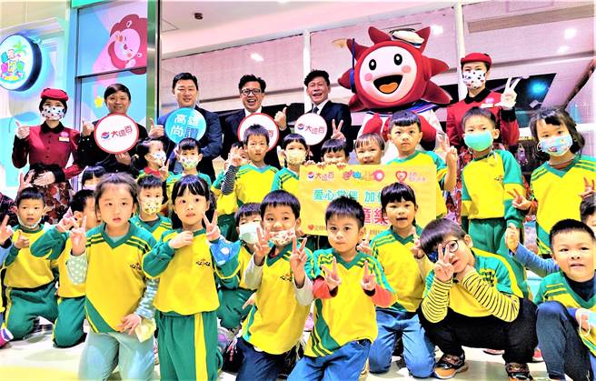 高雄大远百耗时近半年，于六楼童装楼层全新打造250坪大型室内主题乐园，全新开幕抢攻寒假商机。（柯宗纬翻摄）