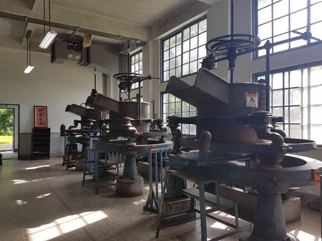 杰克逊式揉捻机1928年引进，至今仍在使用。（大溪老茶厂提供）