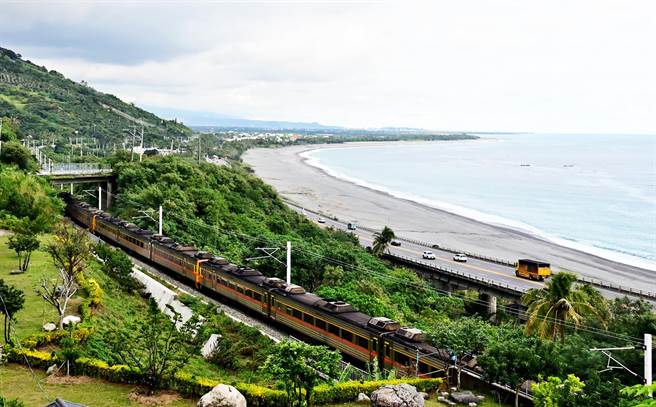 台东春节返乡专车今年加码南迴线往返高雄新左营各1列次。（庄哲权摄）