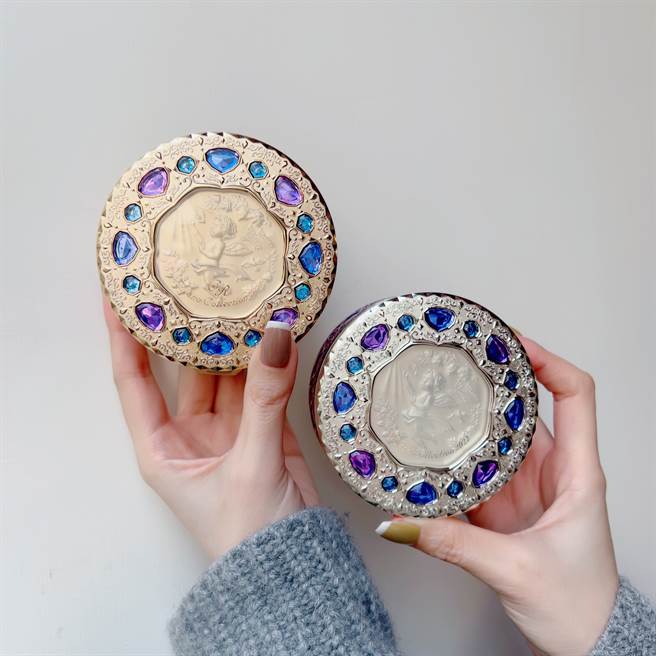 佳丽宝Kanebo米兰绝色蜜粉饼2022。（邱映慈摄）