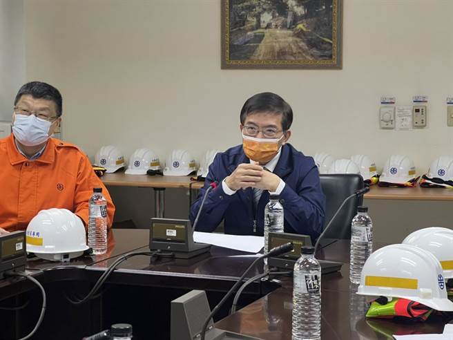 交通部长王国材表示，目前已找到510辆备用防疫计程车，不影响春节疏运。（陈彩玲摄）