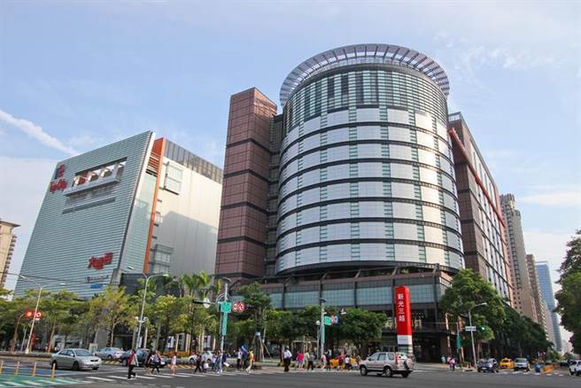 台中新光三越2021年营收高达214亿元，蝉联全台百货「店王」宝座！(图／曾丽芳)