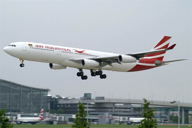 这架模里西斯航空(Air Mauritius)班机是从马达加斯加起飞，预计降落在毛里求斯共和国的普莱桑斯国际机场。(示意图／shutterstock)