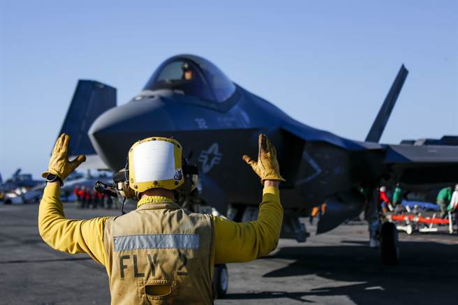 由于数量不足，F-35C的海外巡弋在数年内都须由美海军与陆战队「轮番上阵」。（图／DVIDS）