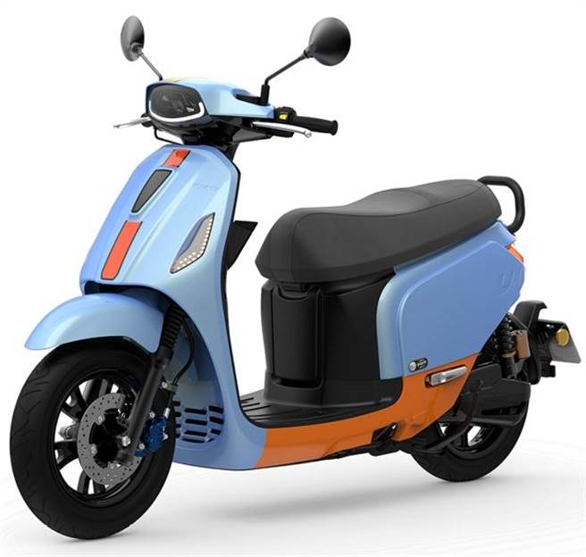 1月10日扣88萬點，換9萬5800元的PGO Ur1 Plus電動車，全台限量3台。（新光三越提供）