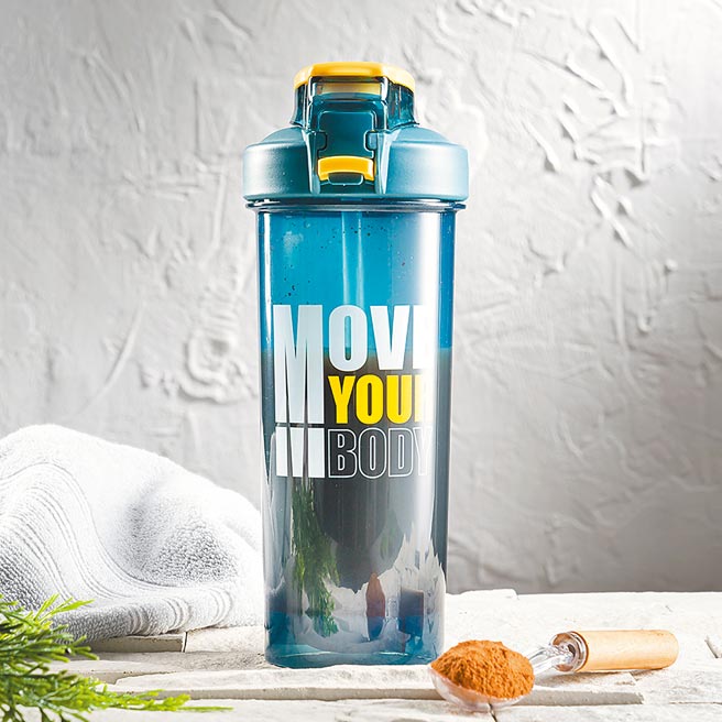 生活工場動滋動運動水壺（附攪拌球）800ml，380元。（生活工場提供）