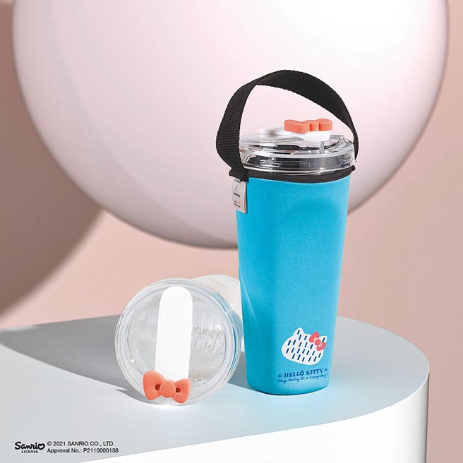 Pinkoi x Hello Kitty漂浮珍奶杯套組1580元。（Pinkoi提供）