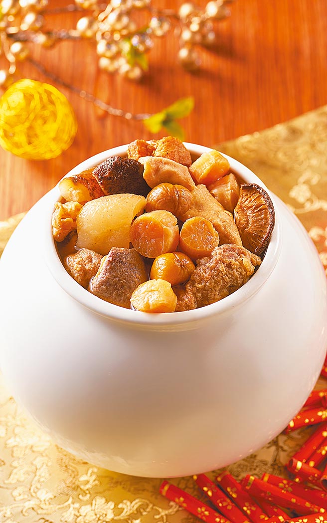 新光三越台北信义新天地A9欣叶台菜极品佛跳墙，10人份，4288元。（新光三越提供）