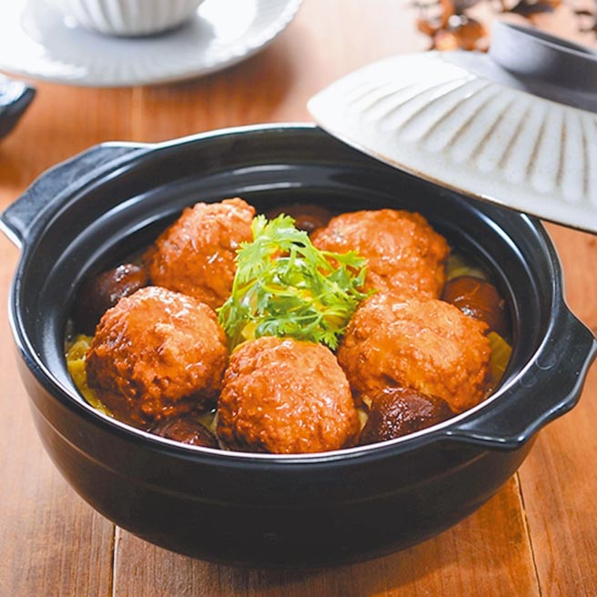 BREEZEONLINE红豆食府凤凰狮子头，568元。（微风提供）