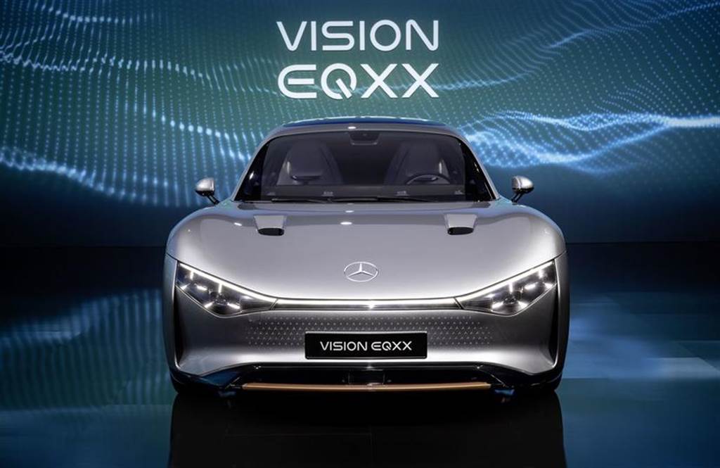 一千公里續航的純電跑車！賓士 Vision EQXX Concept 概念現身，用 0.17cd 超低風阻打造復古科技風(圖/DDCAR)
