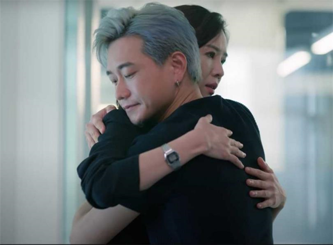 谢盈萱因为在剧场演出多年，也结交不少剧场好友，例如陈家逵现在也跟她一起在电视电影圈打拚。（图／公视提供）