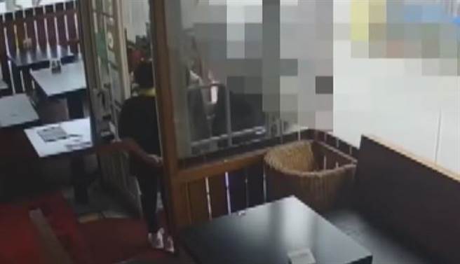 有礁溪餐飲業者爆料，遇上一群年輕人要求吃飯，但身上沒帶錢，理由是「做公益」。（翻攝爆料公社）