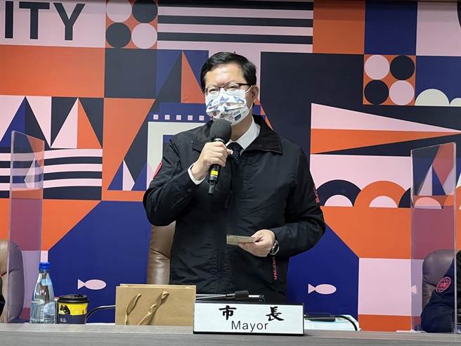 桃園市長鄭文燦5日證實，清潔工所屬信實企業召回878名員工全數採檢，5日凌晨又有1名女清潔工確診，累積4清潔女工染疫，目前緊急疫調中。(蔡依珍攝)