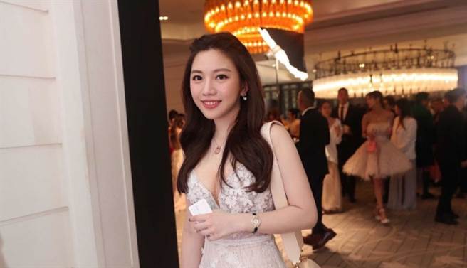 蔡尚桦从主播到主持人都展现高超魅力。（图/蔡尚桦IG）