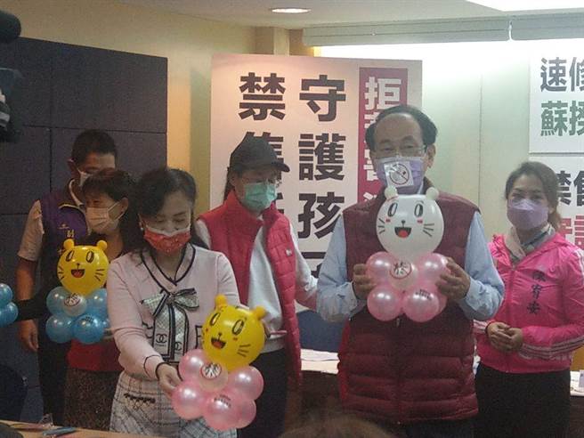 过时的《菸防法》让家长十分不满。（陈鸿伟摄）