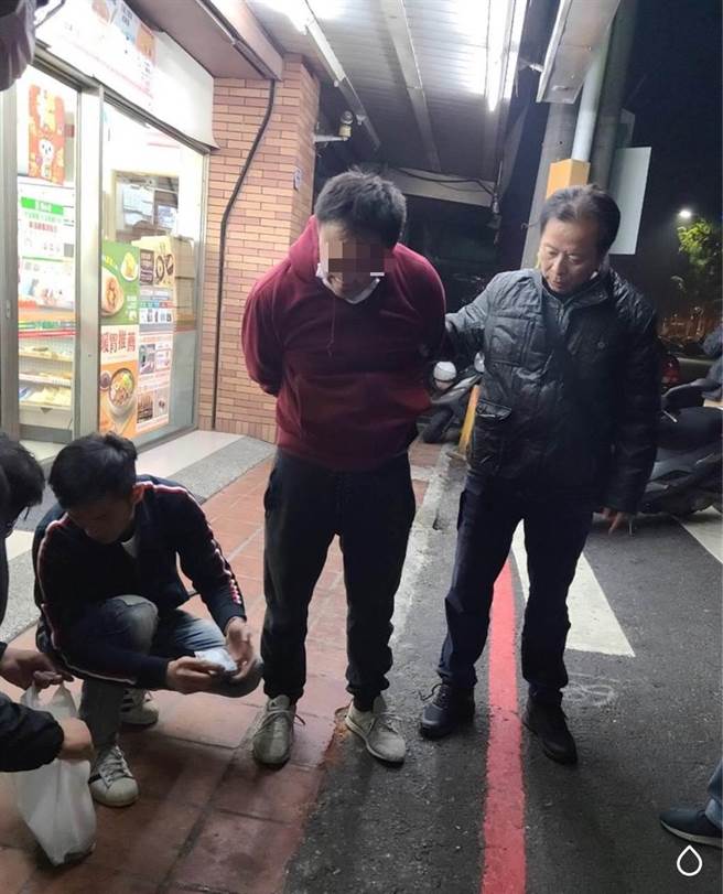 高雄黄姓男子与康姓男子因为毒品纠纷发生争执，黄男不甘受辱，拿起床头上的蓝波刀对着康男猛刺7刀，一审桥头地院依杀人罪判处黄男12年徒刑，二审高雄高分院5日宣判，维持原审判决。（资料照片）