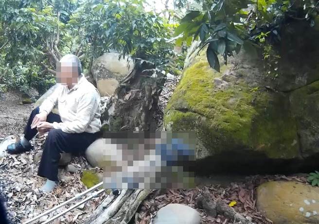 頭汴派出所警員獲報後驅車前往長龍路二段某產業道路內，約10多分鐘許發現1男子坐在龍眼樹下石頭上。（台中市太平警分局提供／馮惠宜台中傳真）