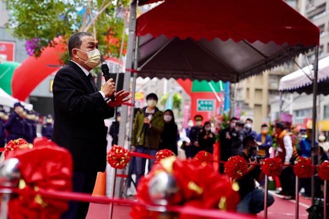 蘆洲警分局暨三民派出所新建大樓廳舍啟用，侯友宜、新北市議員李翁月娥等人到場剪綵（戴上容攝）