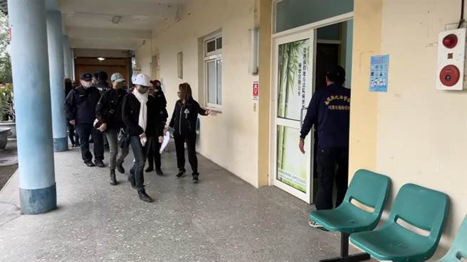 5日检方相验郭、王2人遗体，都没有发现明显外伤，但都採验带回化验，盼能尽早厘清死因。（民眾提供／吴建辉南投传真）