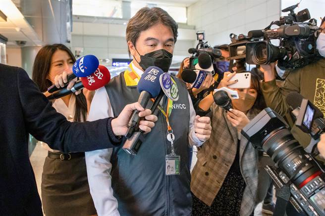 衛福部醫福會執行長王必勝對於記者詢問是否新增一例個案，他接受媒體聯訪表示「是有這樣的狀況」，但還在調查釐清中，目前對新增個案的詳細情況還不清楚，還要進行調查後再由指揮中心公布。（陳麒全攝）