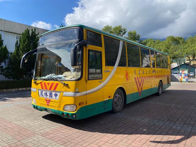 花蓮縣政府教育處爭取1665萬元專款補助，汰換鳳林國中、光華國小、月眉國小、新社國小及立山國小等5校已屆法定使用年限的交通車，確保偏鄉學生上下學安全。（花蓮縣政府提供／羅亦晽花蓮傳真）