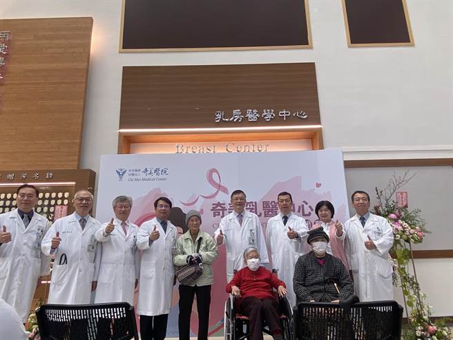 奇美醫學中心成立乳房醫學中心，今天揭牌啟用。（曹婷婷攝）