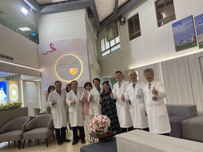 奇美醫學中心成立乳房醫學中心，今天揭牌啟用。（曹婷婷攝）