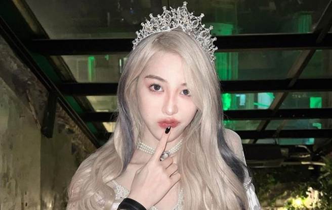 美麗妄娜飛到美國念書。（圖／IG@美麗妄娜）