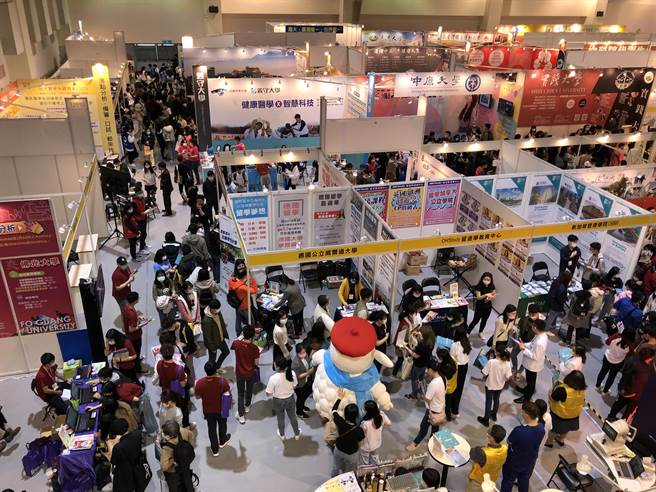 111學年度高級中等學校藝術才能班特色招生甄選入學各類各區簡章於1月5日公告，2月21日至3月4日報名。