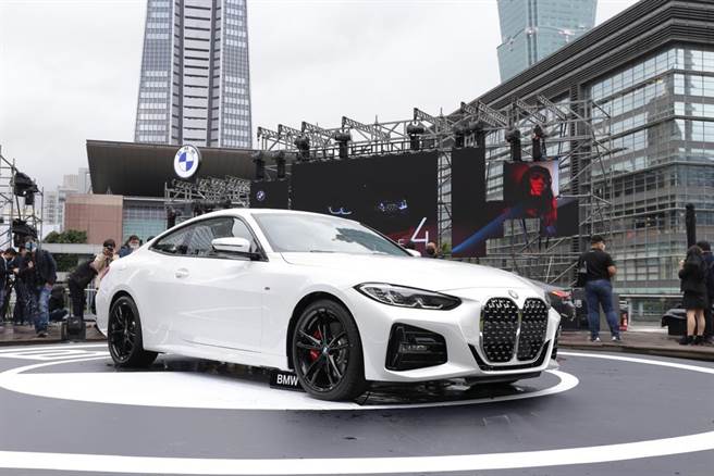 如果当不成BMW车主，也可以买张BMW车牌来过过乾瘾！（图／陈彦文摄）