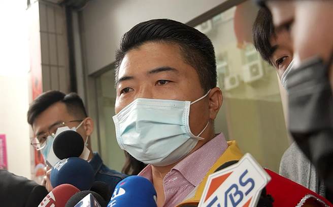 林明溱日前在媒體指出，林靜儀擔任不分區立委時，對南投沒建樹還阻饒，中二選區立委補選國民黨候選人顏寬恒5日表認同，並質疑林靜儀若當選，會阻饒盧秀燕的施政。（黃國峰攝）